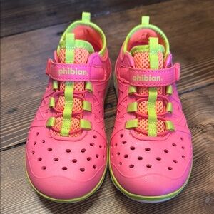 Stride rite Made 2 Play Phibian water sneakers/shoes